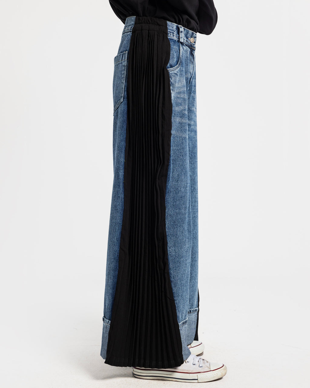 Side Pleats Denim Pants