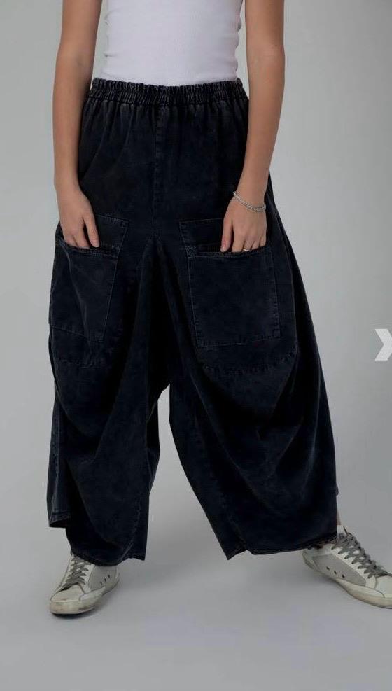 Washed Black Drop Pockets Denim Pants